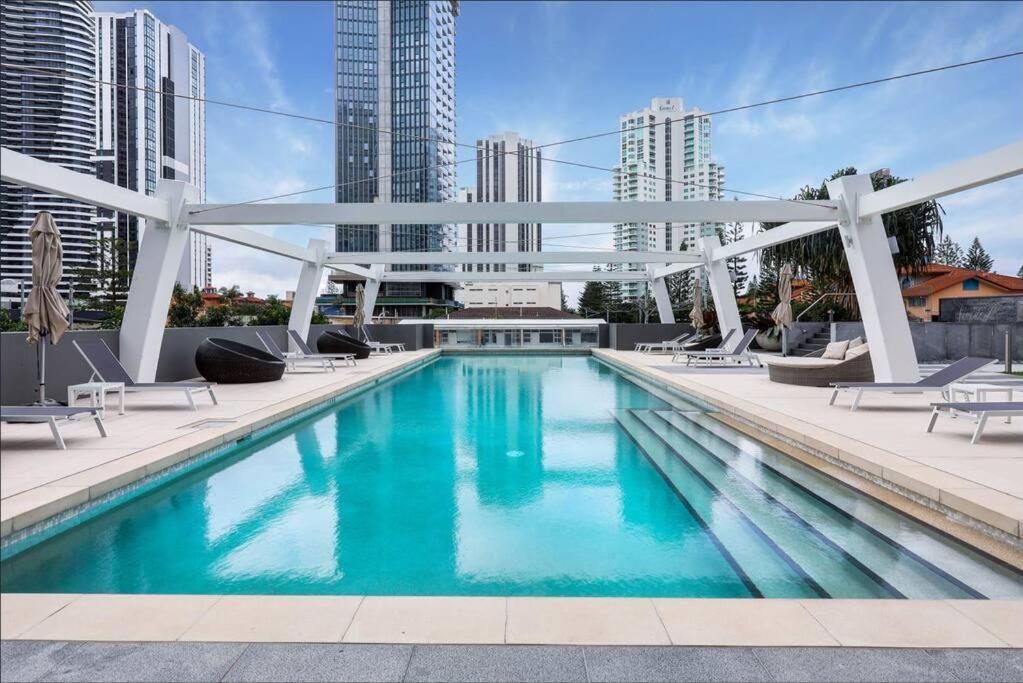 Broadbeach Stunner Modern And Central Gold Coast Exterior photo