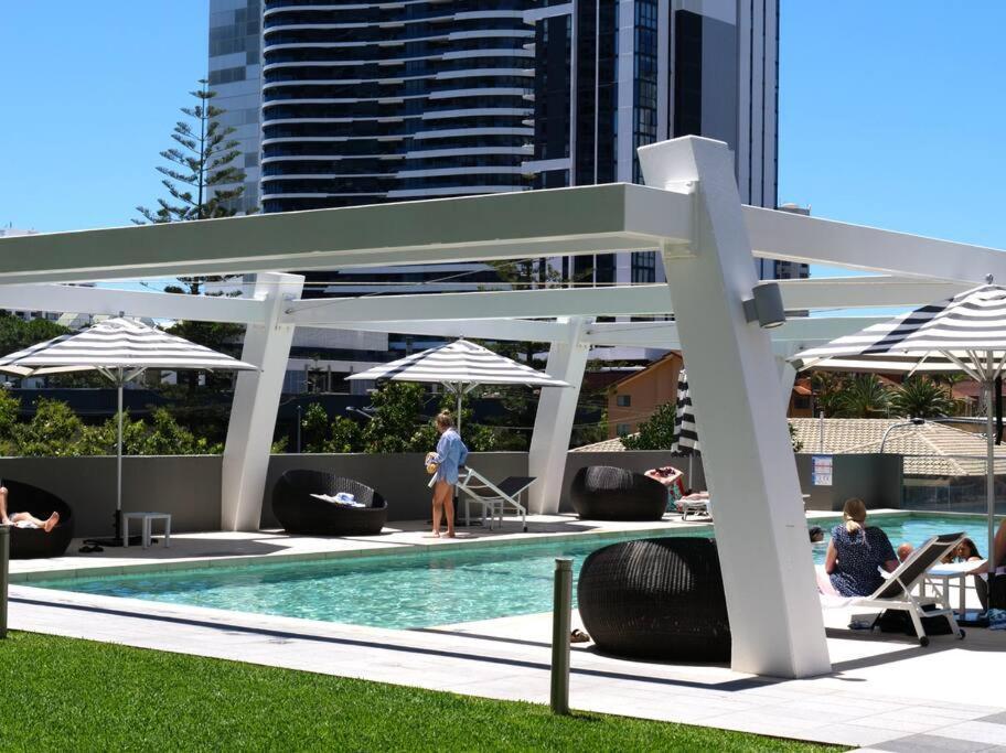 Broadbeach Stunner Modern And Central Gold Coast Exterior photo