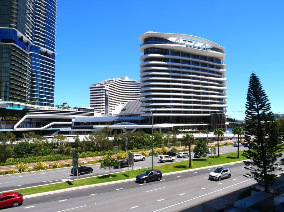 Broadbeach Stunner Modern And Central Gold Coast Exterior photo