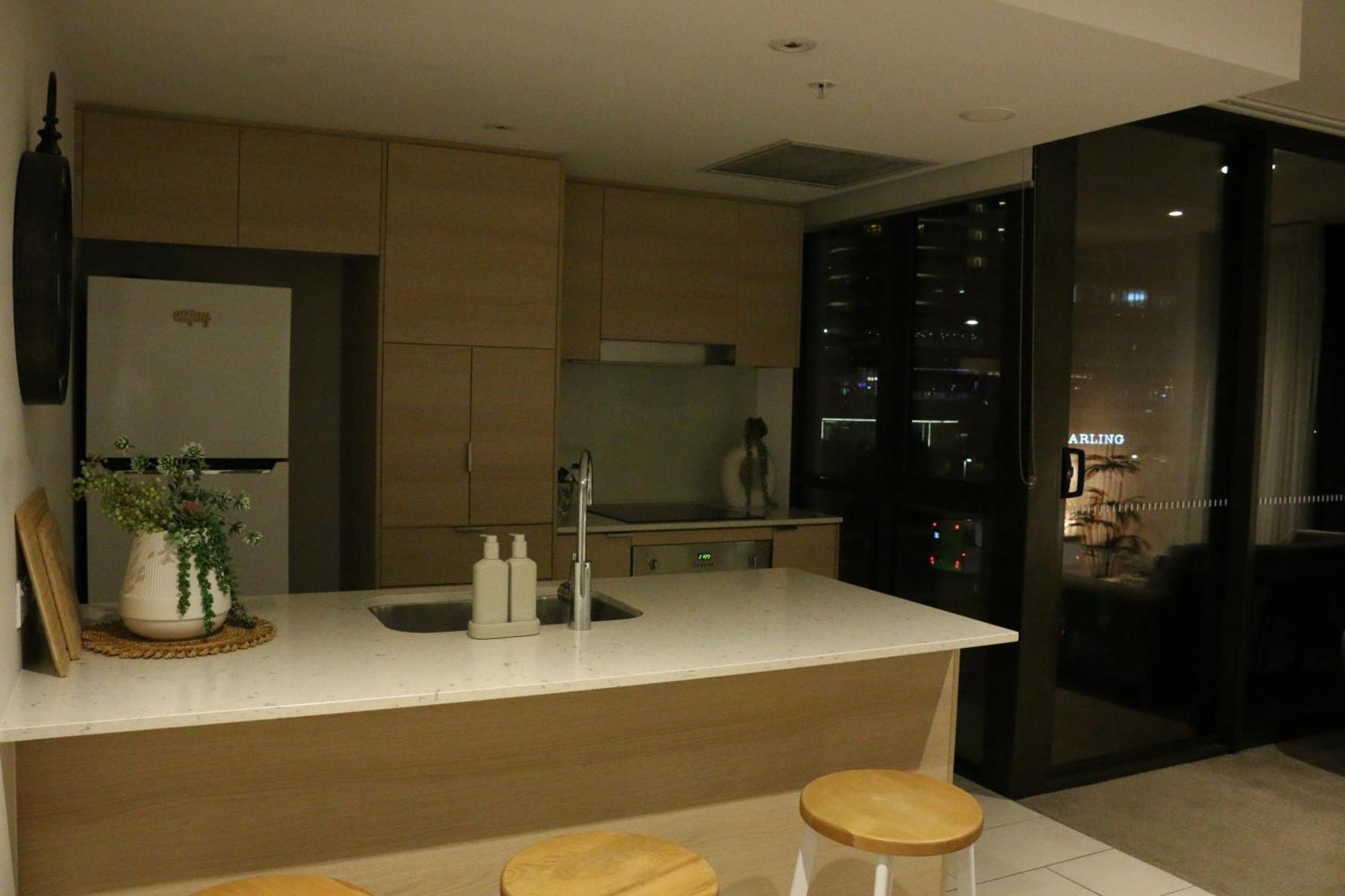 Broadbeach Stunner Modern And Central Gold Coast Exterior photo
